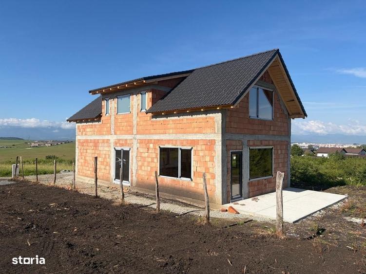 Casă cu 4 camere cu Teren 250 Mp în Șelimbăr