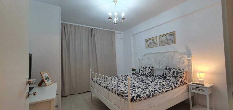 Apartament cu 2 camere decomandat în Uverturii