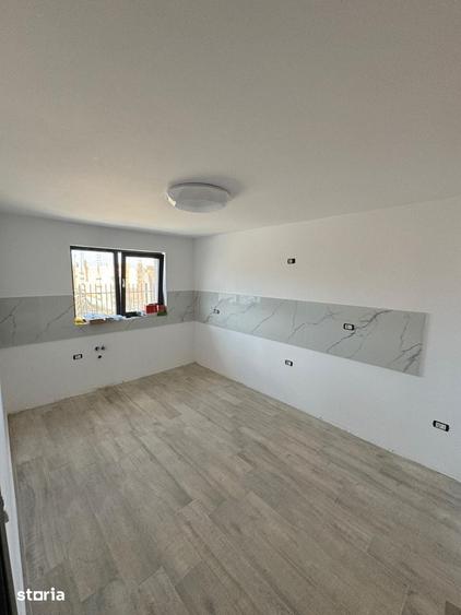 Casă cu 4 camere cu Teren 300 Mp în Astra