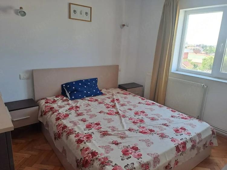 Apartament cu 3 camere decomandat în Intim