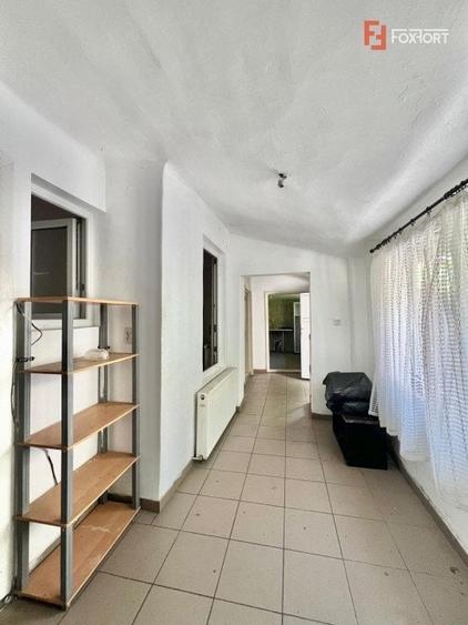 Casă individuală cu 6 camere cu Canalizare în Lipovei