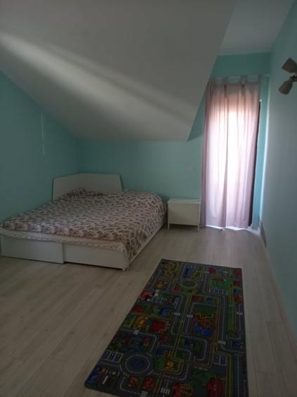Casă individuală cu 4 camere cu Teren 150 Mp în Roșu