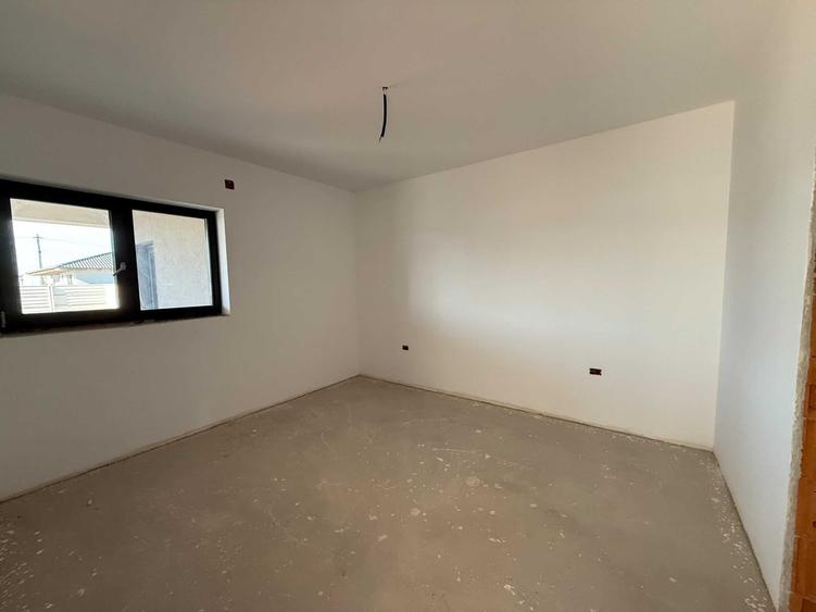 Casă cu 4 camere în Sântandrei