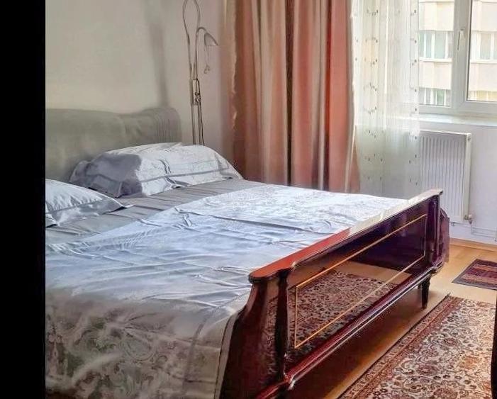 Apartament cu 3 camere decomandat în Nerva Traian