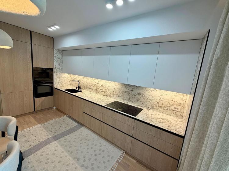 Apartament cu 4 camere decomandat, mobilat în Iancu Nicolae