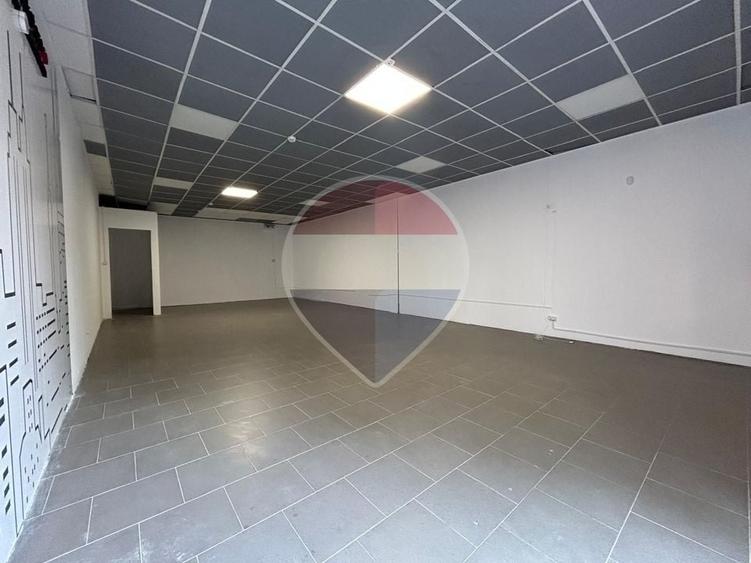 Spațiu comercial, de 70 mp, în