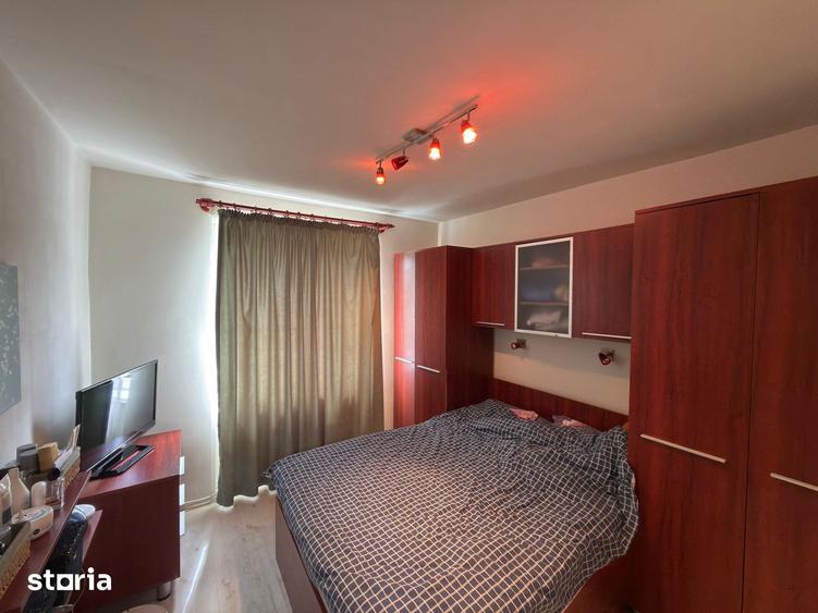 Apartament cu 4 camere decomandat în Periferie
