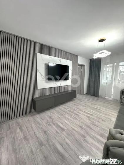 Apartament cu 3 camere decomandat, mobilat în Micro 8