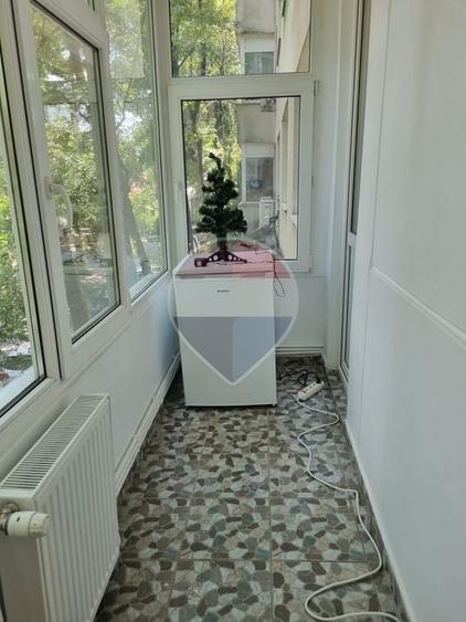 Apartament cu 2 camere semidecomandat, mobilat în Grivița