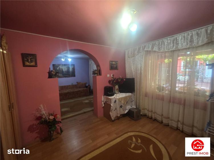 Casă cu 6 camere cu Teren 250 Mp în 22 Decembrie 1989