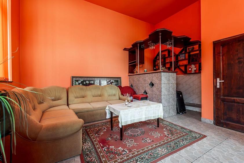 Apartament cu 3 camere semidecomandat, mobilat în Central
