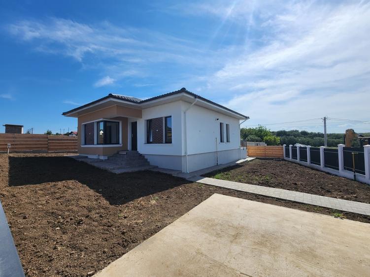 Casă individuală cu 4 camere cu Canalizare în Miroslava