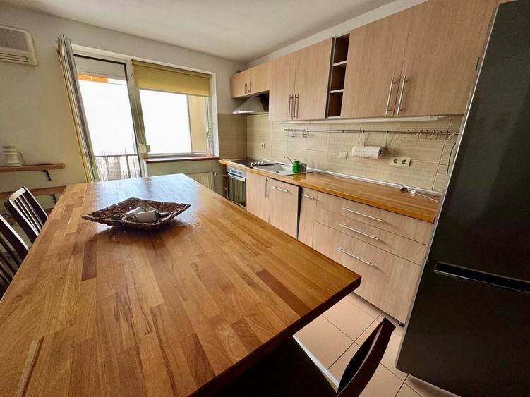 Apartament cu 3 camere semidecomandat, mobilat în Hipodrom 4