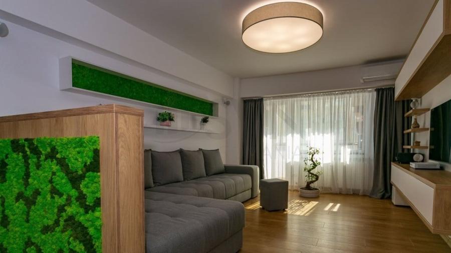 Apartament cu 3 camere semidecomandat în Titulescu