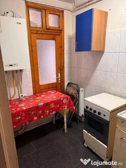 Garsonieră decomandată în Central