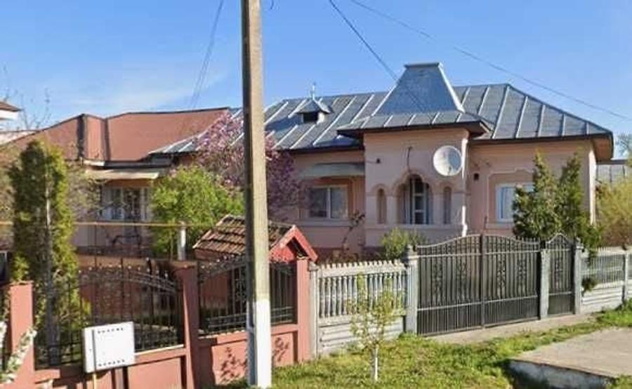 Casă cu 3 camere semidecomandat în Central