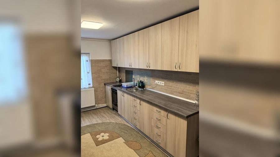 Apartament cu 4 camere decomandat, mobilat în Central