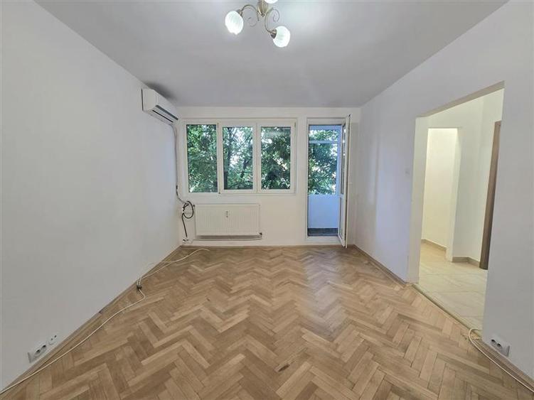 Apartament cu 2 camere semidecomandat în 1 Mai