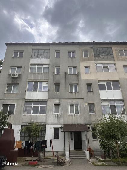 Apartament cu 3 camere semidecomandat în Roșiori de Vede