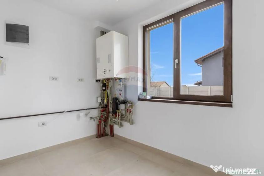Casă cu 7 camere cu Teren 437 Mp în Livada