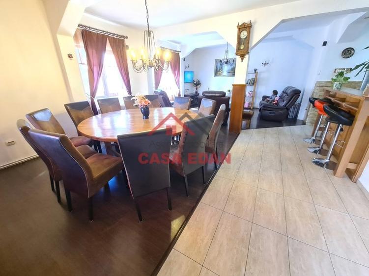 Casă individuală cu 5 camere cu Canalizare în Central
