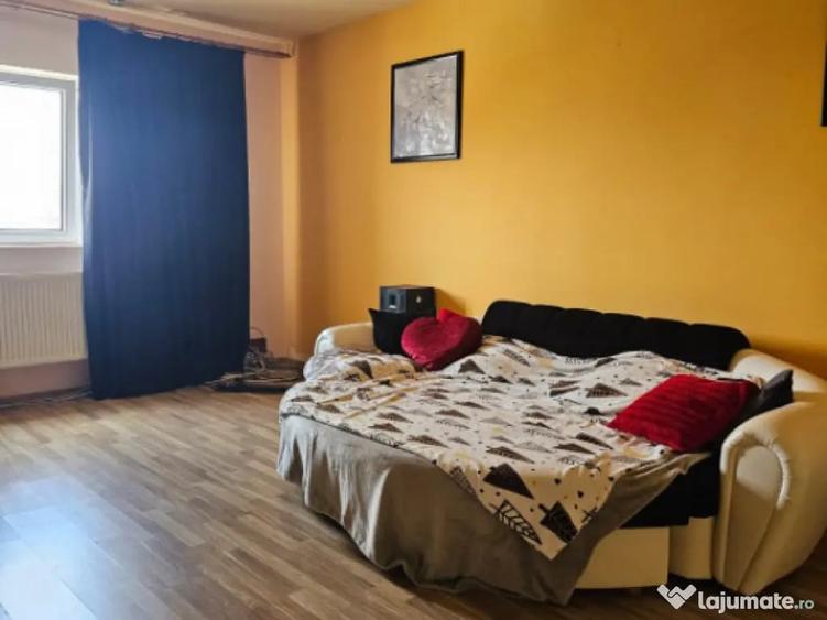 Casă cu 8 camere cu Teren 166 Mp în Central