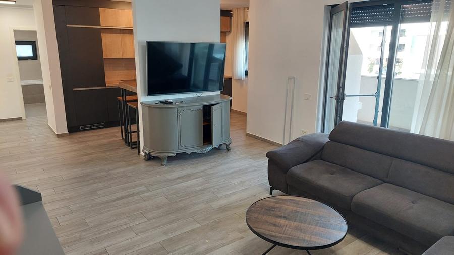 Apartament cu 3 camere, mobilat în Dumbrăvița