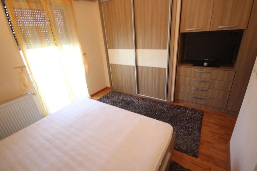 Apartament cu 4 camere decomandat, mobilat în Aradului