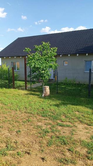 Casă cu Teren 670 Mp în Giarmata