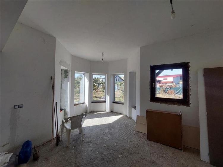 Casă individuală cu 6 camere cu Garaj în Sânpaul