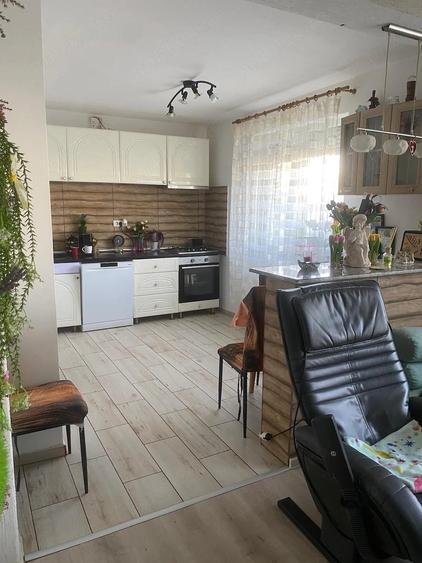 Casă cu 4 camere cu Teren 300 Mp în Livada