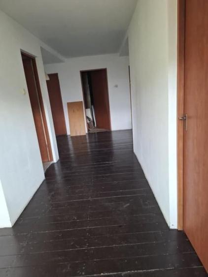 Casă cu 5 camere cu Teren 1521 Mp în Poiana