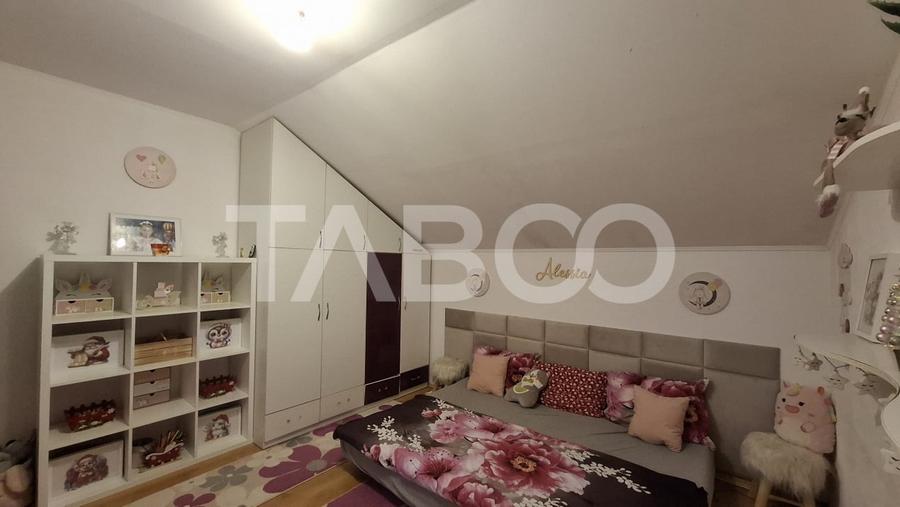 Apartament cu 3 camere decomandat, mobilat în Calea Poplăcii