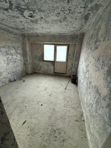 Apartament cu 3 camere decomandat în Independenței