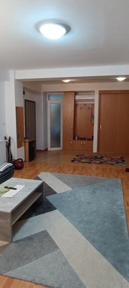 Apartament cu 4 camere decomandat, mobilat în Torontalului
