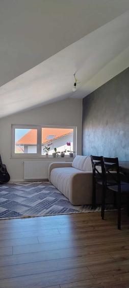 Apartament cu 4 camere decomandat în Sânnicoară