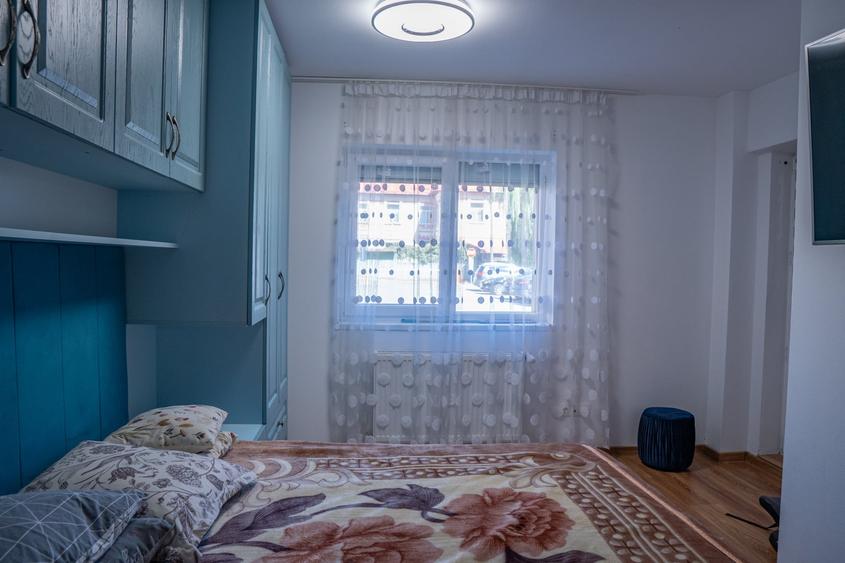 Apartament cu 3 camere semidecomandat în Letea