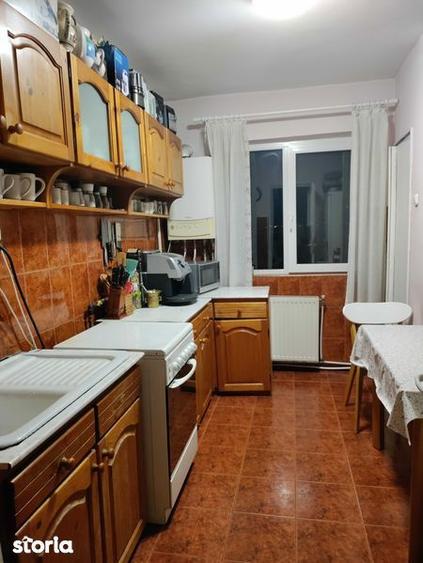 Apartament cu 3 camere semidecomandat în Micro 15