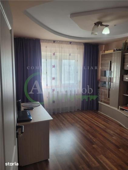 Apartament cu 3 camere decomandat, mobilat în Mioriței