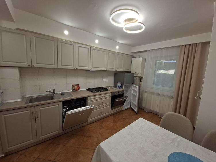 Apartament cu 3 camere decomandat în Vasile Aaron