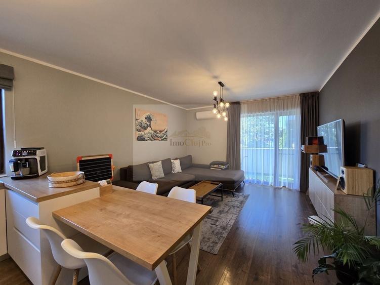 Apartament cu 3 camere semidecomandat în Europa