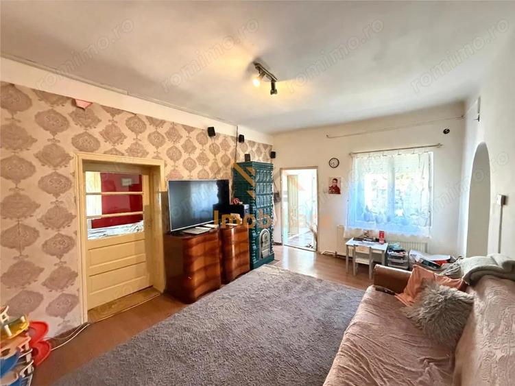 Casă cu 3 camere cu Teren 620 Mp în Santăul Mare