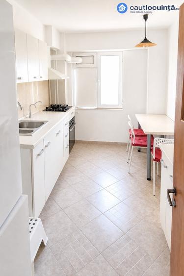 Apartament cu 3 camere în Tei