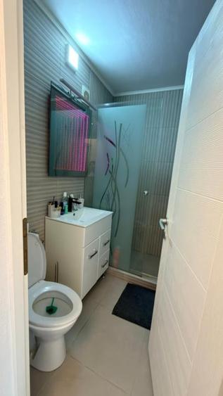 Apartament cu 2 camere semidecomandat, mobilat în Cugir