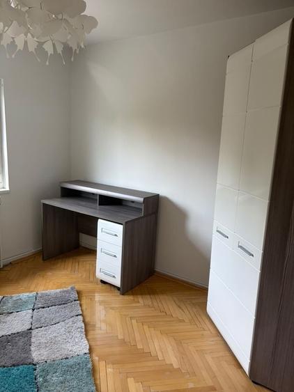 Apartament cu 3 camere decomandat în Medicină