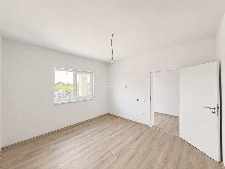 Duplex cu 4 camere cu Canalizare în Moșnița Veche