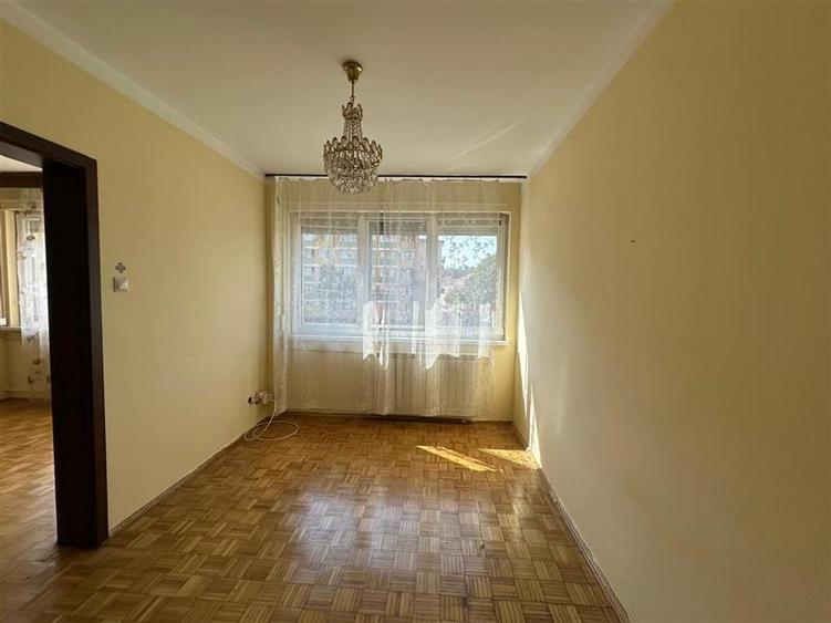 Apartament cu 3 camere semidecomandat în Aeroport