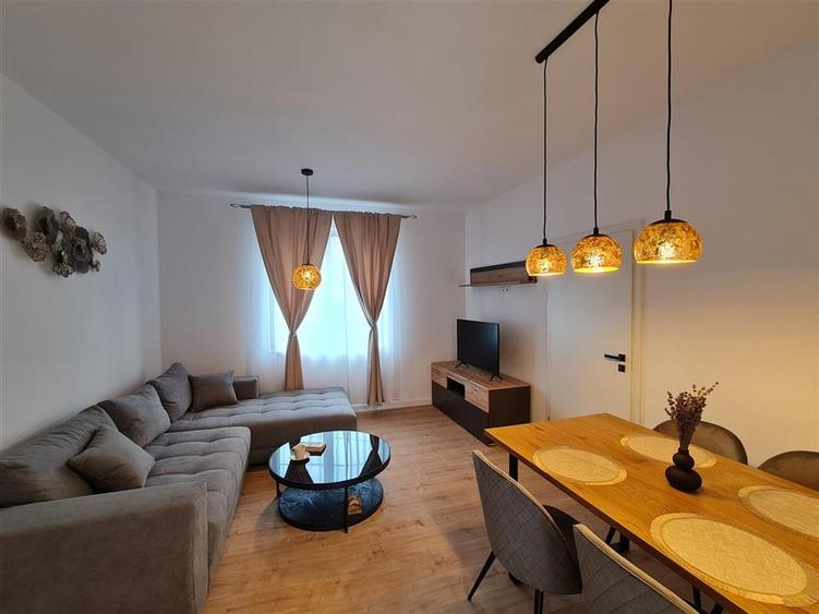 Casă individuală cu 3 camere cu Teren 200 Mp în Central