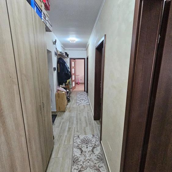 Apartament cu 3 camere decomandat în Berceni