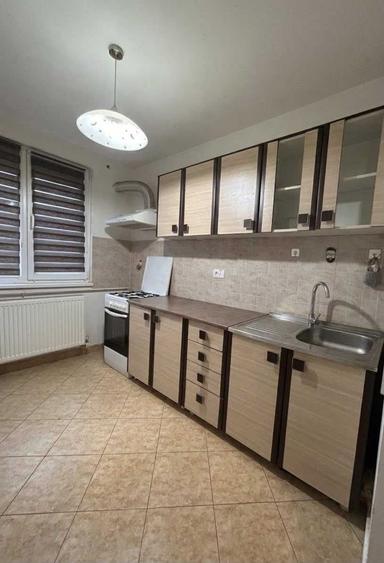 Apartament cu 3 camere semidecomandat în Narcisa